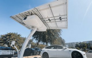 integración de baterías con placas solares