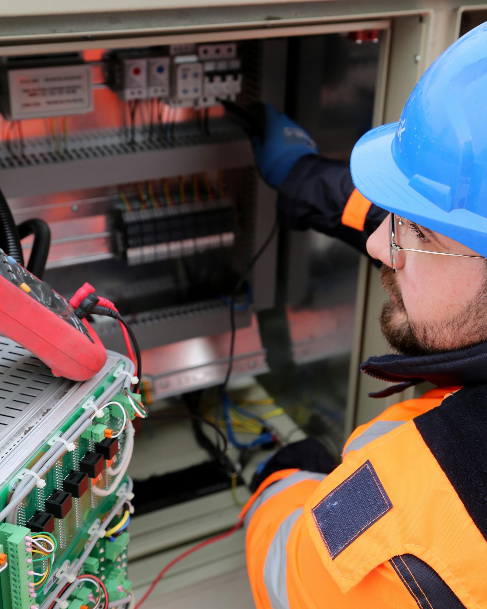 Conmutador De Red Inteligente En Un Cuadro Eléctrico